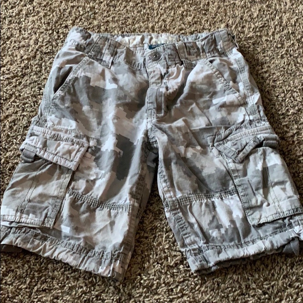 Camo gray/khaki cargo shorts